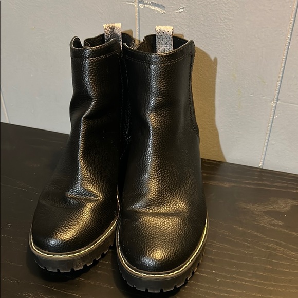 Universal Thread Shoes - Universal Thread Black Ankle Boots size 8.5